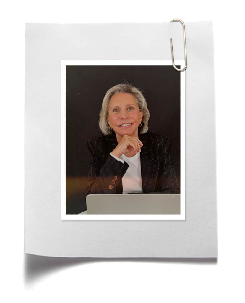 Photo portrait de Fabienne De Backer directrice de l'agence de communication digitale Mon Agence